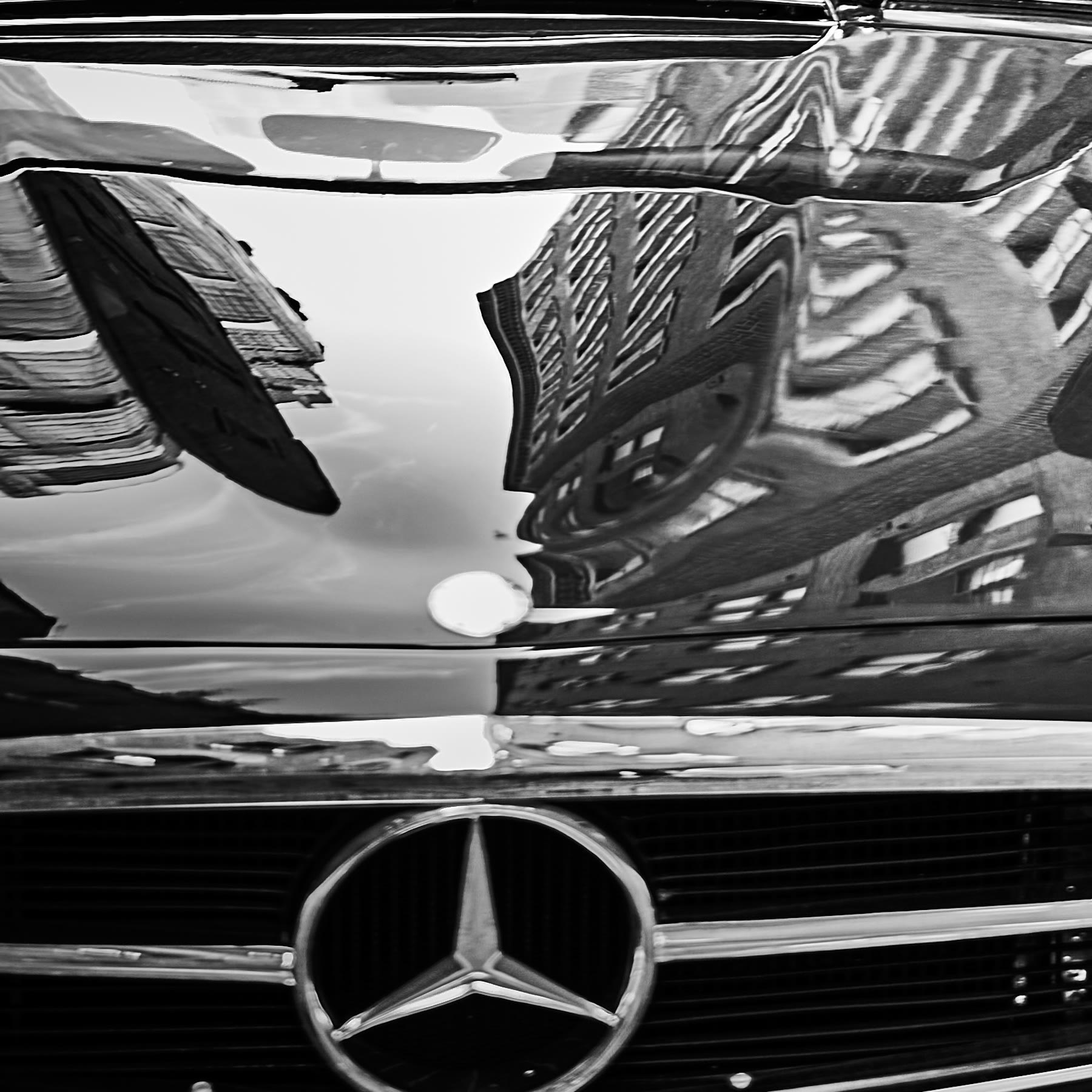 Black-and-white close-up of the vintage Mercedes grille